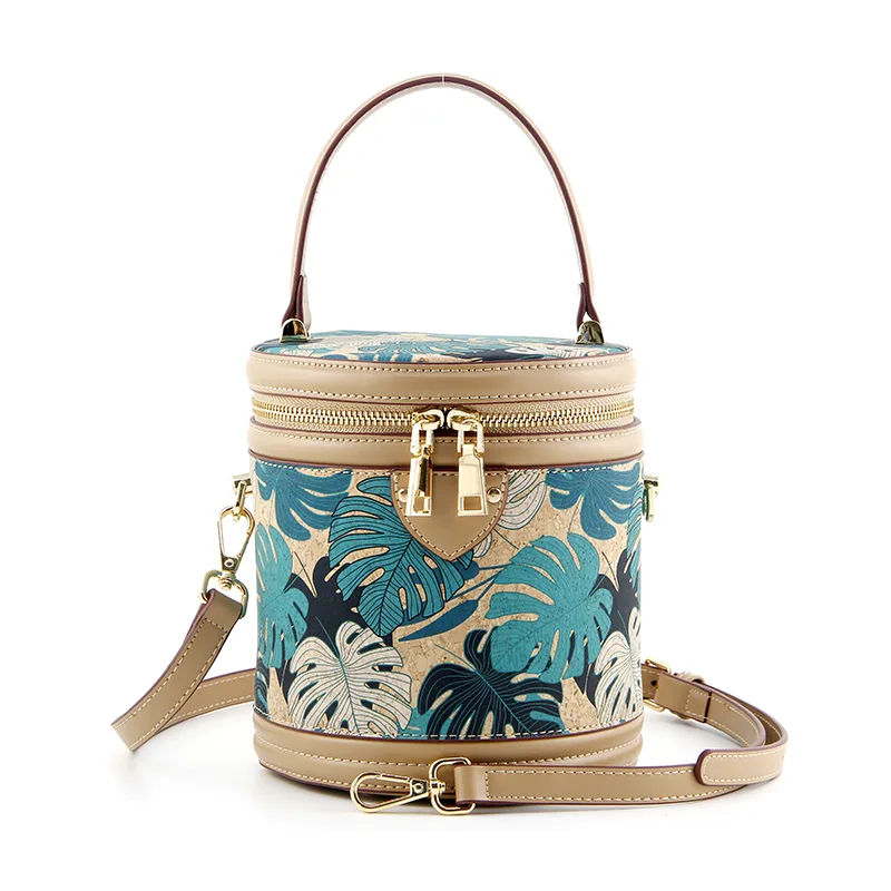 Bolsa em cortiça portuguesa com textura vintage
